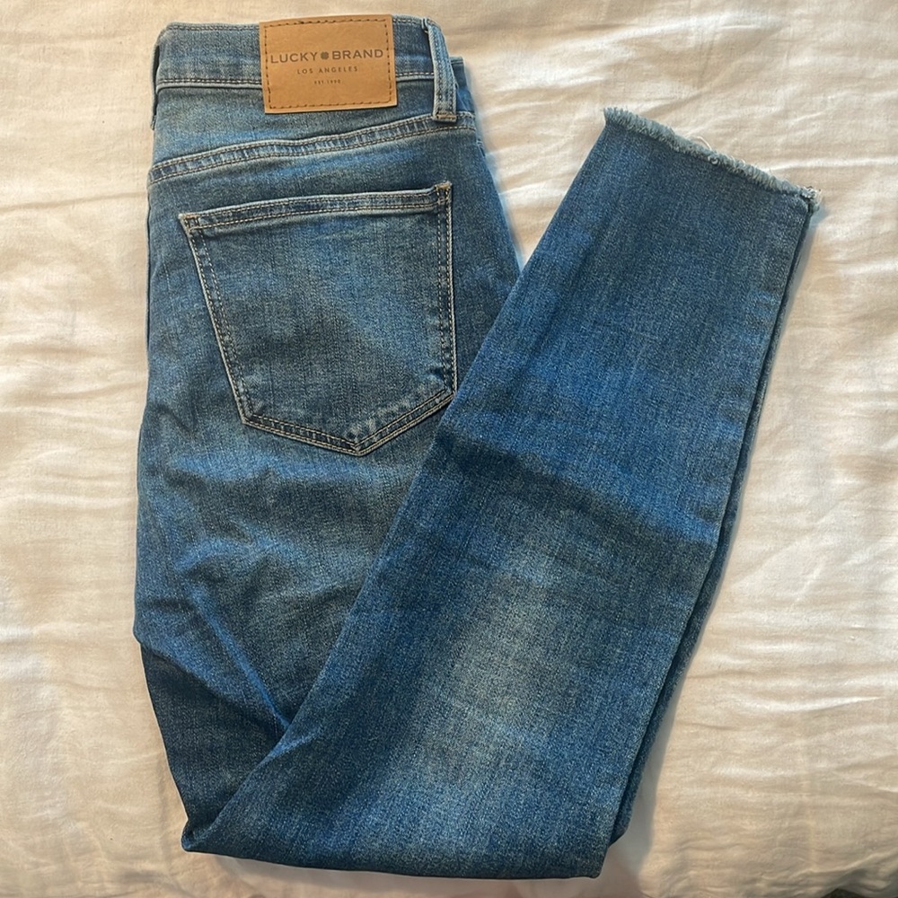 Lucky Brand Ava Skinny Jeans in Englehurst Fray Color Sz 8/29 Ankle - Picture 4 of 9